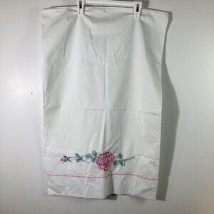 2 Handmade‎ Embroidered Rose Queen Pillowcases 20 x 31"